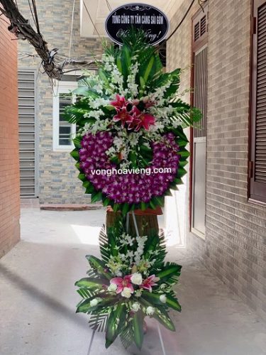 Vòng hoa viếng tại nhà tang lễ 354