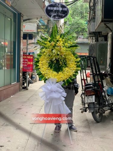 Vòng hoa viếng tại đường nguyễn chí thanh