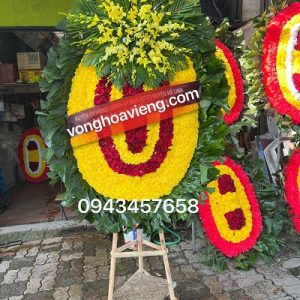Vòng hoa viếng tại nhà tang lễ 125 Phùng Hưng