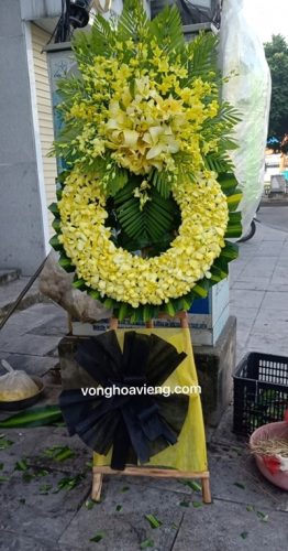 Vòng hoa viếng tại nhà tang lễ 354
