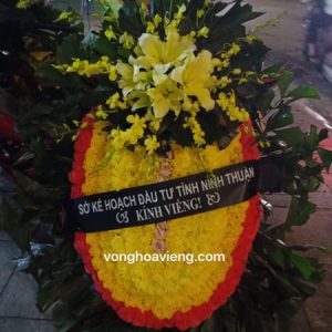 Vòng hoa viếng tại nhà tang lễ Cầu Giấy