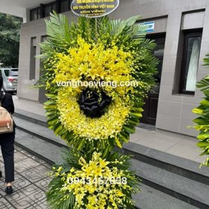 Vòng hoa tang lễ tại Hà Đông