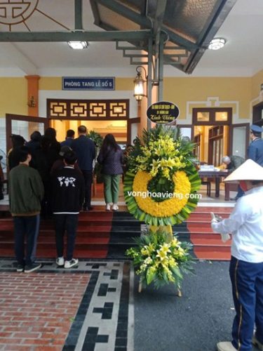 Vòng hoa viếng tại huyện Thanh Trì