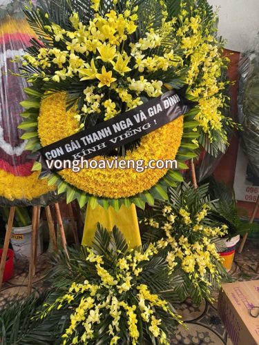 Vòng hoa đám ma tại nhà tang lễ 198 trần bình