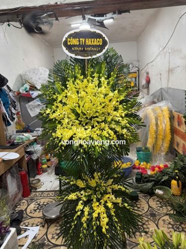 Vòng hoa viếng tại nhà tang lễ 354