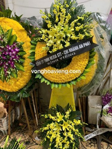 Vòng hoa viếng tại nhà tang lễ 354