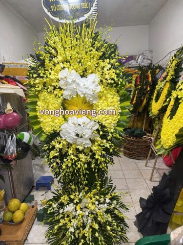Vòng hoa tại nhà tang lễ số 5 trần thánh tông