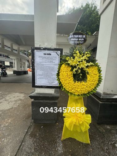 Vòng hoa tại nhà tang lễ số 5 trần thánh tông