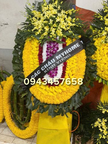 Vòng hoa đám ma tại nhà tang lễ 198 trần bình