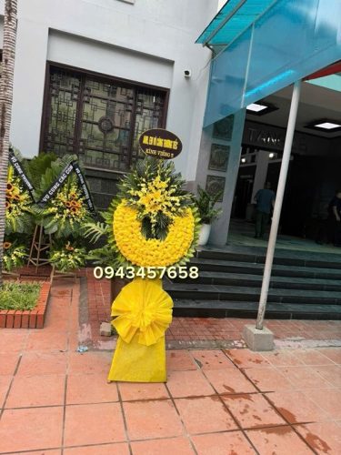 Vòng hoa viếng tại nhà tang lễ 354