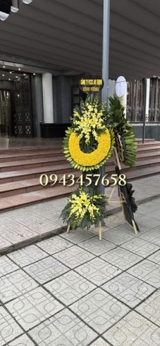 Vòng hoa tại nhà tang lễ số 5 trần thánh tông