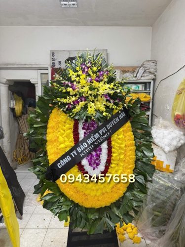 Vòng hoa viếng tại nhà tang lễ 354