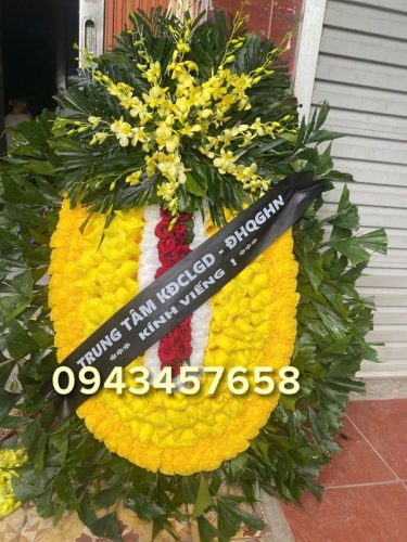 Vòng hoa đám ma tại nhà tang lễ 198 trần bình