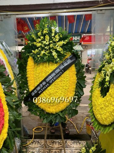 Vòng hoa viếng tại bệnh viện đống đa