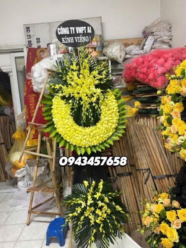 Vòng hoa viếng tại bệnh viện đống đa